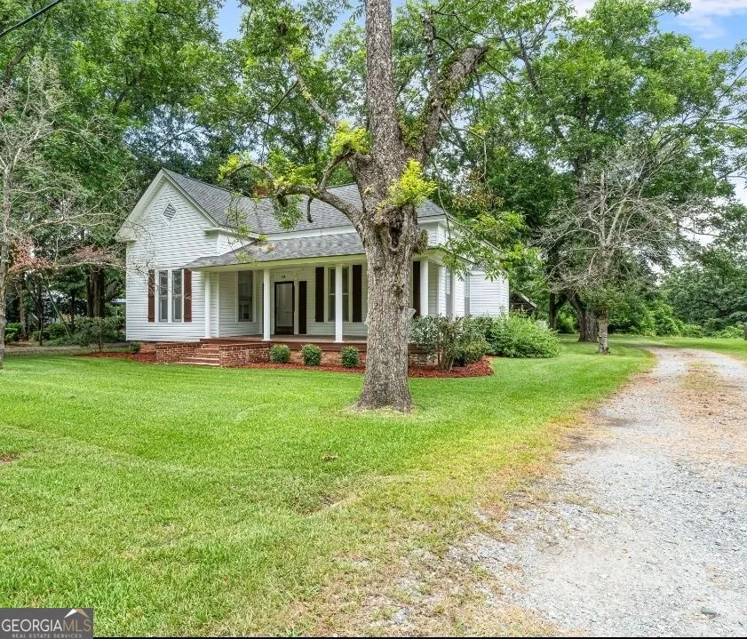 106 Howard ST Byron, GA 31008