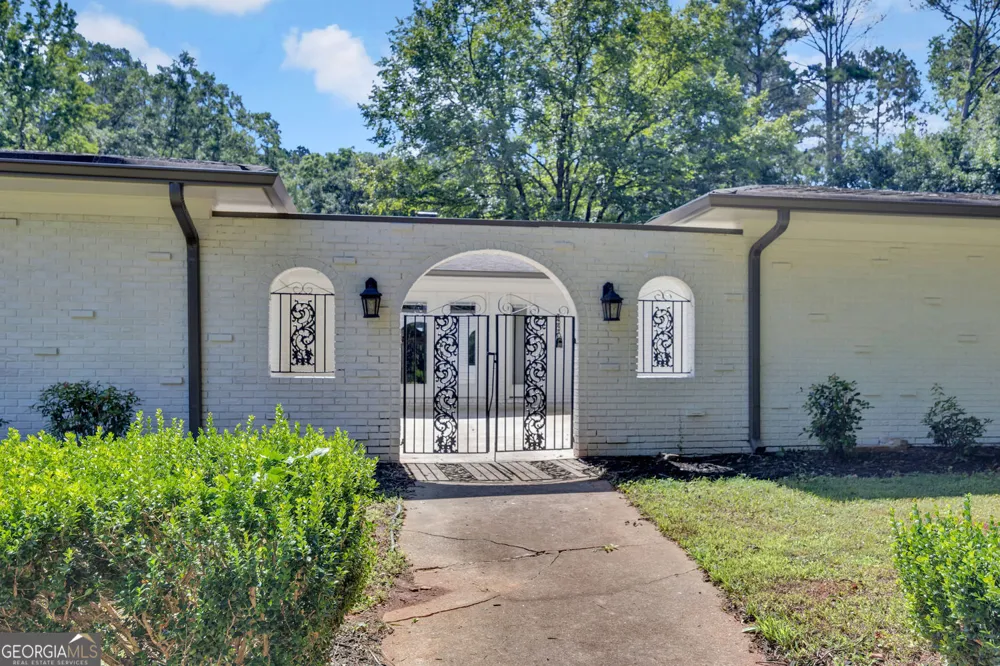 18 Valley TRL Covington, GA 30014