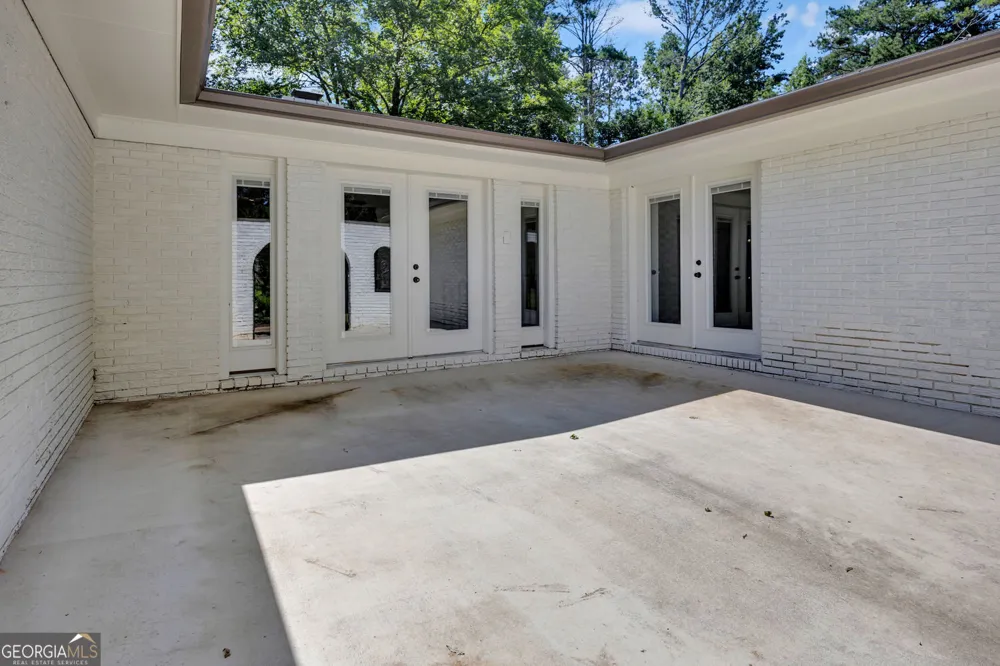 18 Valley TRL Covington, GA 30014