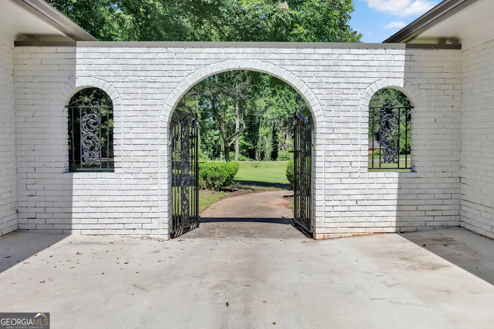 18 Valley TRL Covington, GA 30014