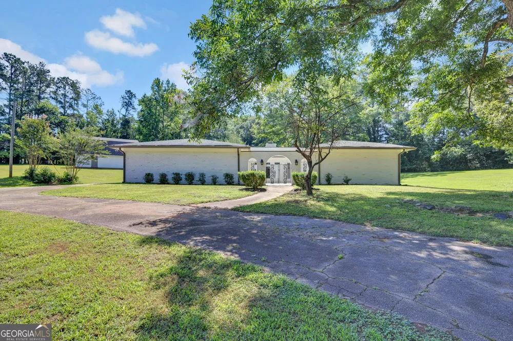 18 Valley TRL Covington, GA 30014