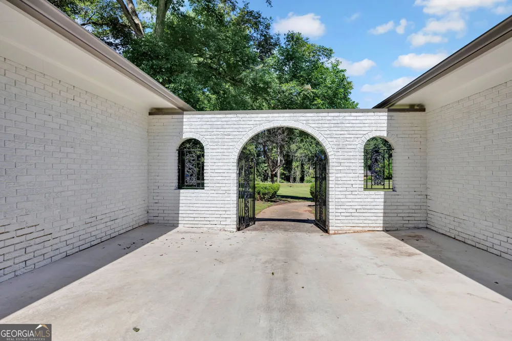 18 Valley TRL Covington, GA 30014