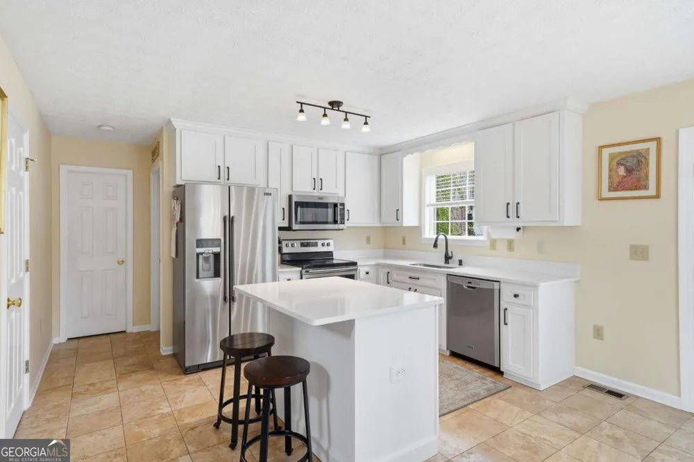 134 Nicholson LN Talking Rock, GA 30175