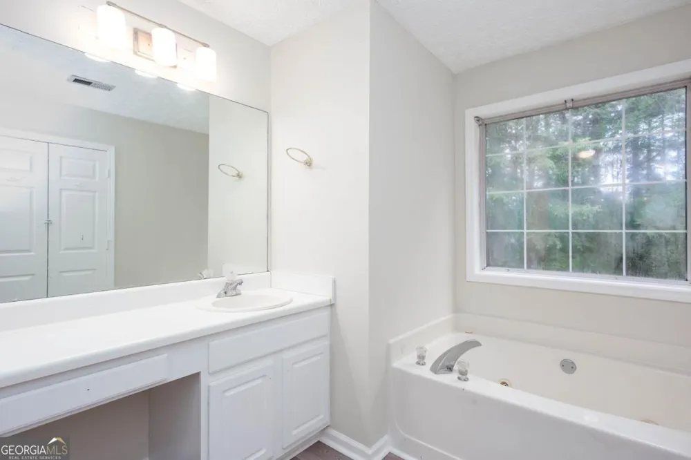 1077 Athena CT Acworth, GA 30101
