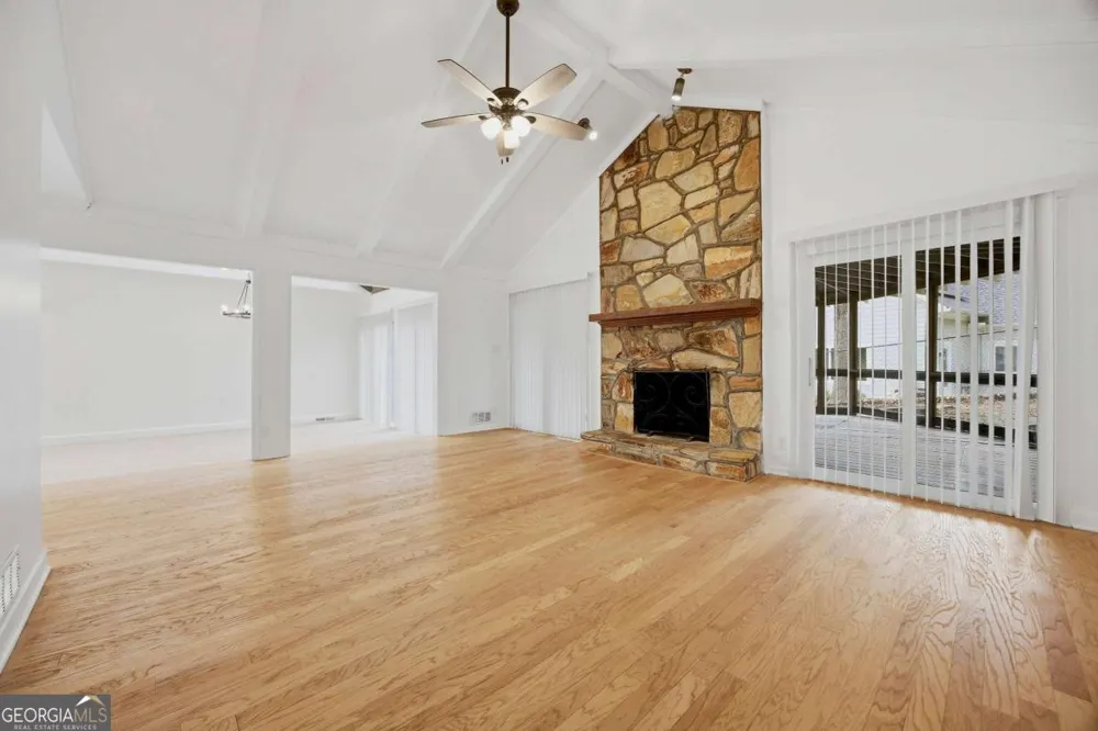 495 Knoll Woods DR Roswell, GA 30075