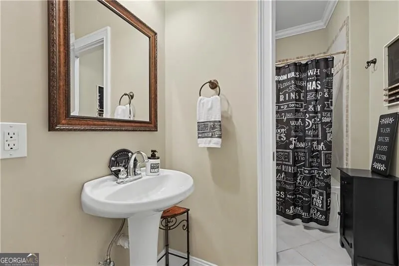 53 Saint Ives CIR Winder, GA 30680