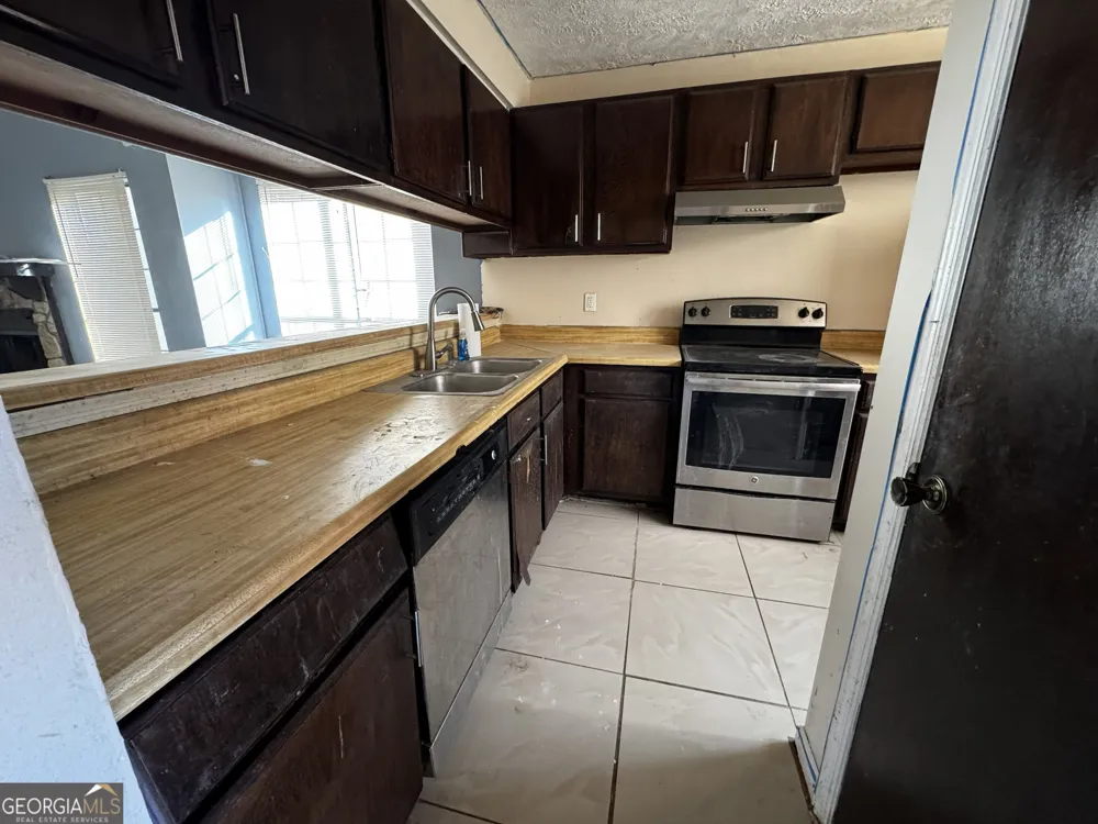 871 Brandy Oaks LN Stone Mountain, GA 30088