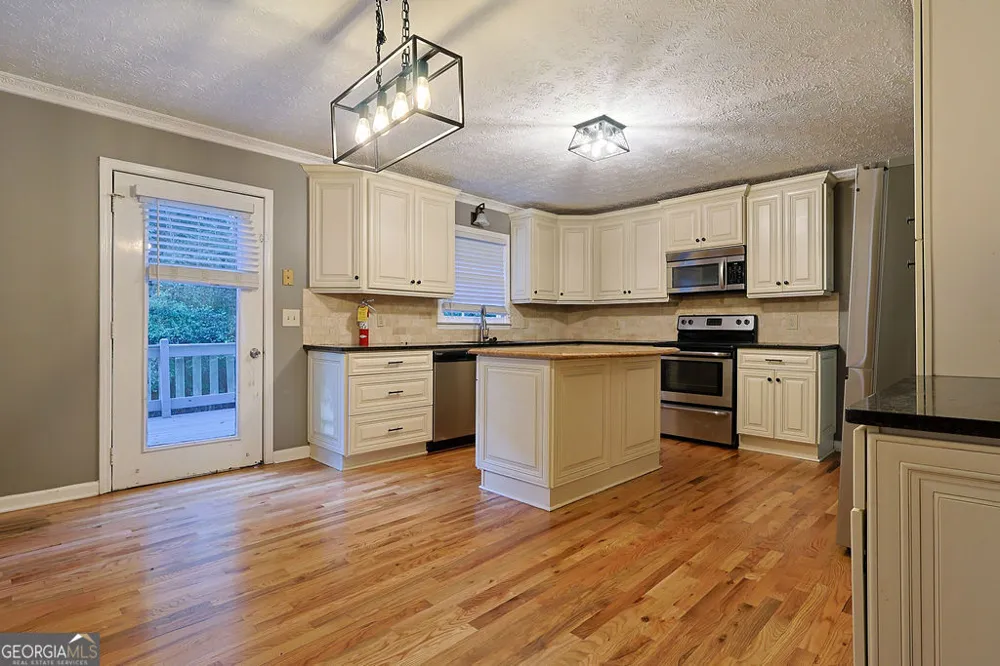 125 Picketts Lake DR Acworth, GA 30101