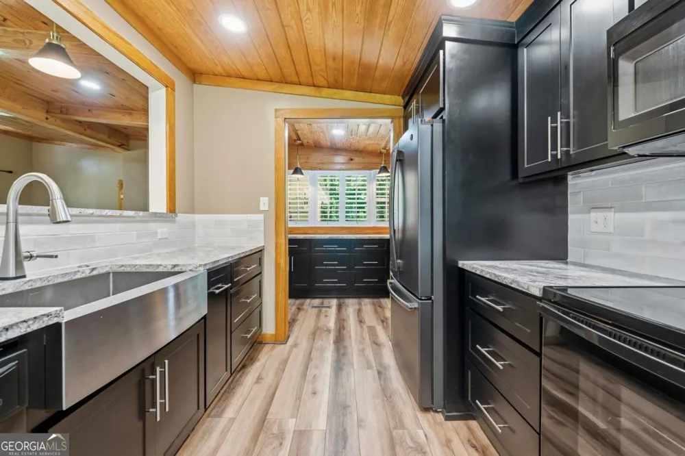 106 Twisting Hill LN Eatonton, GA 31024
