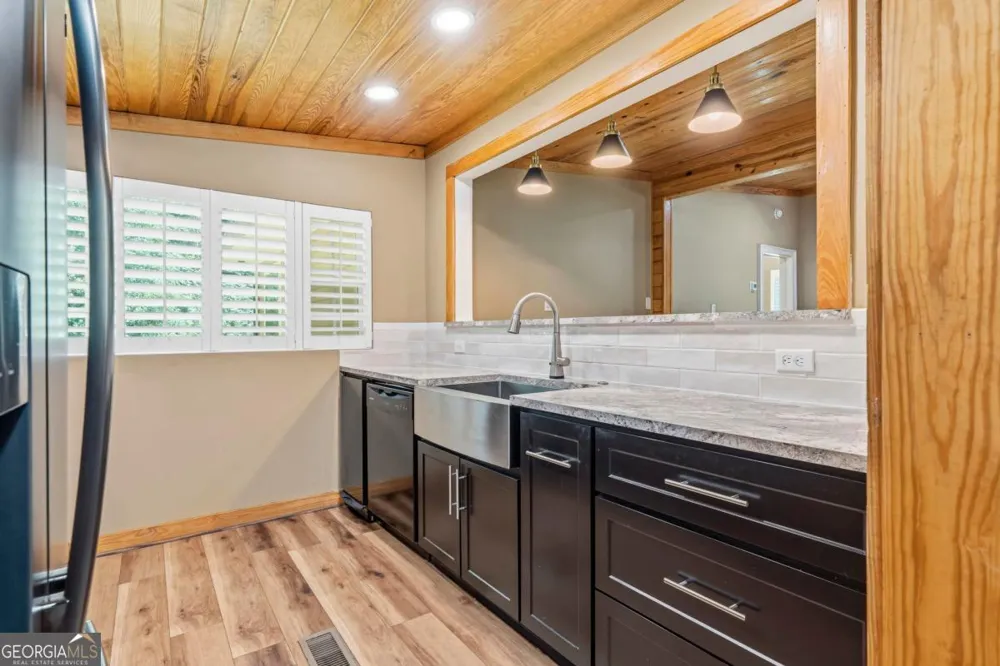 106 Twisting Hill LN Eatonton, GA 31024