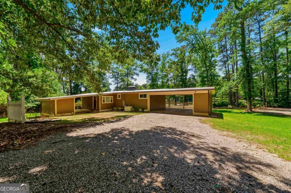 106 Twisting Hill LN Eatonton, GA 31024