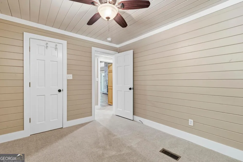106 Twisting Hill LN Eatonton, GA 31024