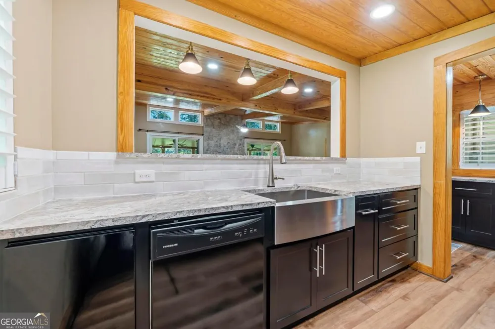 106 Twisting Hill LN Eatonton, GA 31024