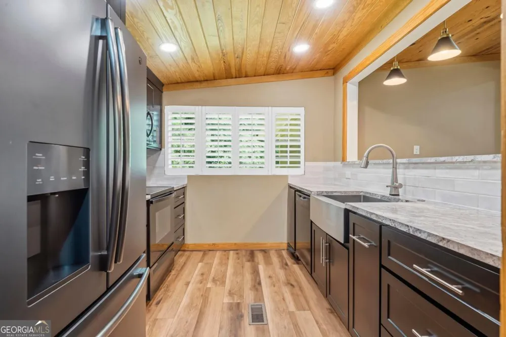106 Twisting Hill LN Eatonton, GA 31024
