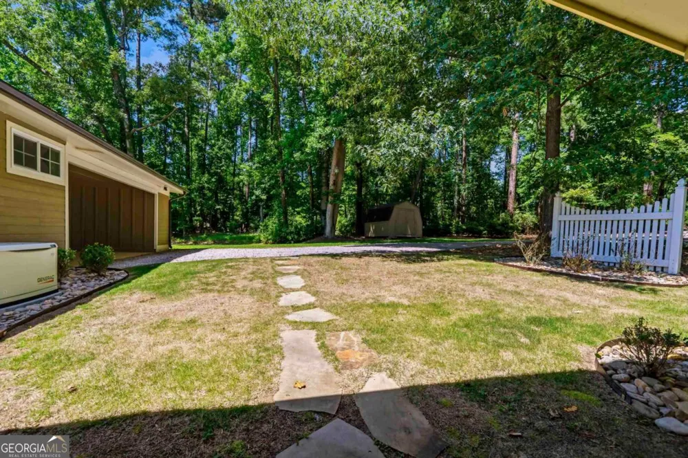 106 Twisting Hill LN Eatonton, GA 31024