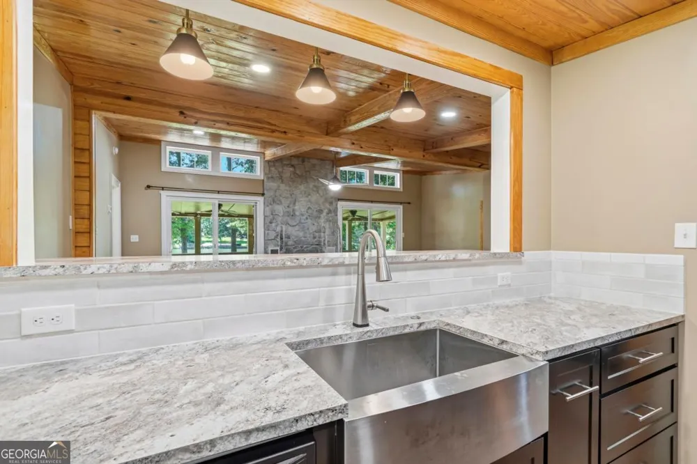 106 Twisting Hill LN Eatonton, GA 31024
