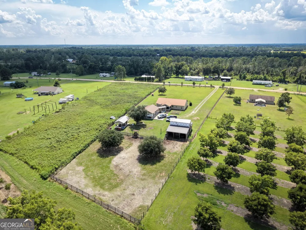 644 Shiloh RD Ray City, GA 31645