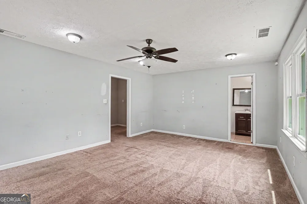 1422 Zebulon RD Griffin, GA 30224