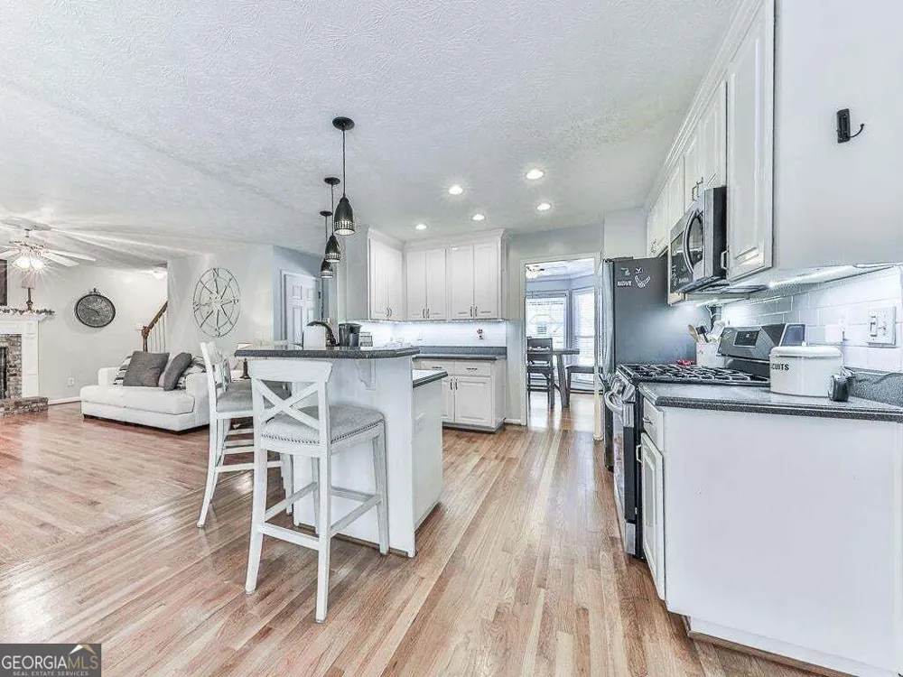 373 Yonah CIR Woodstock, GA 30189