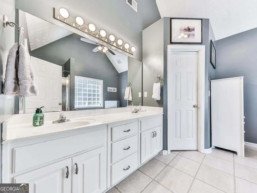 373 Yonah CIR Woodstock, GA 30189