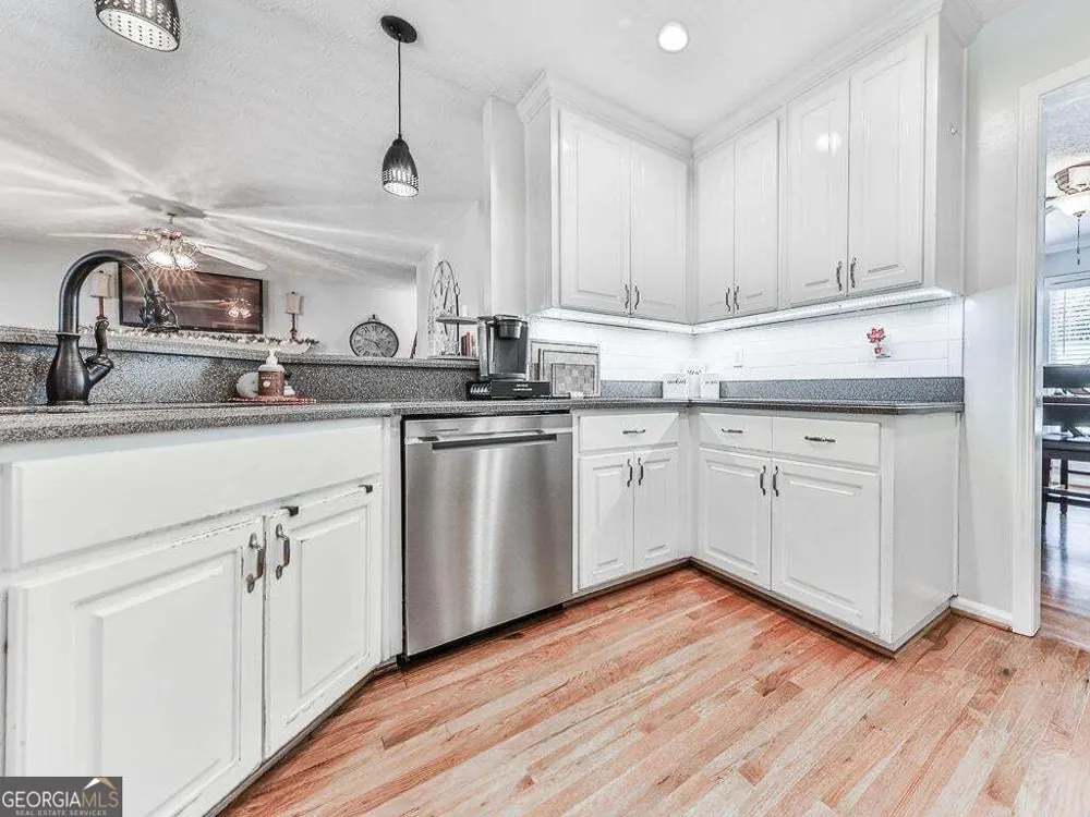 373 Yonah CIR Woodstock, GA 30189