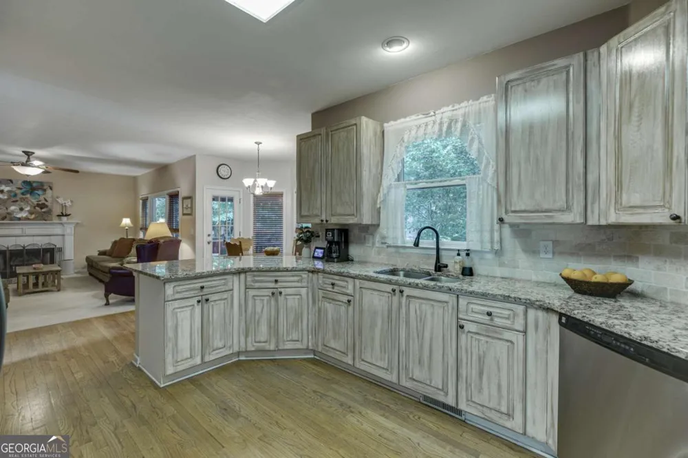 651 Sweetfern LN Sugar Hill, GA 30518