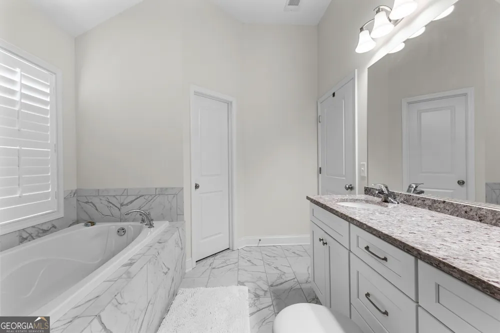 557 Lago CT LaGrange, GA 30241