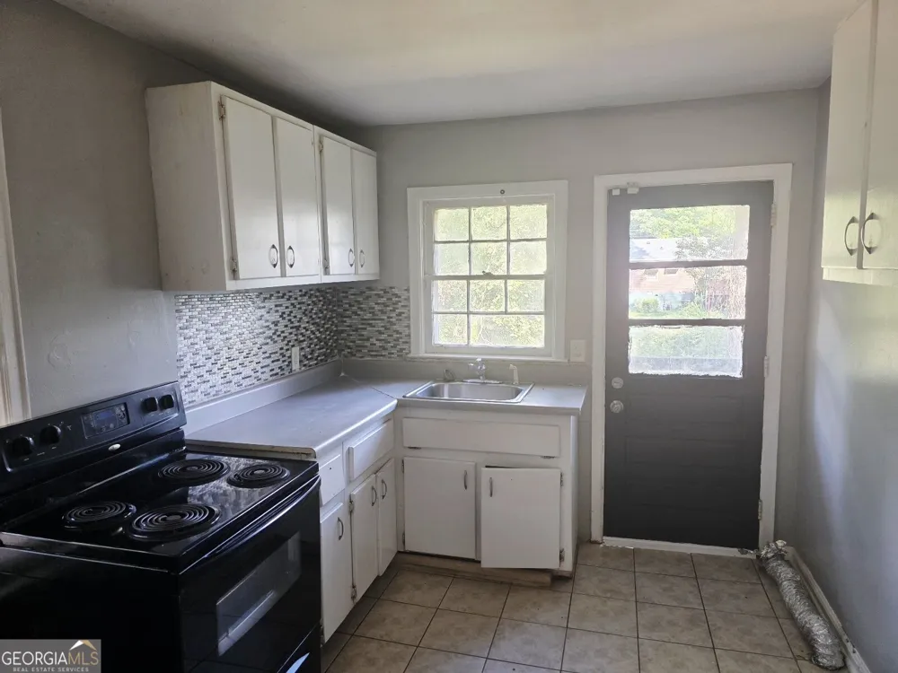 1894 Oak Valley RD Decatur, GA 30035