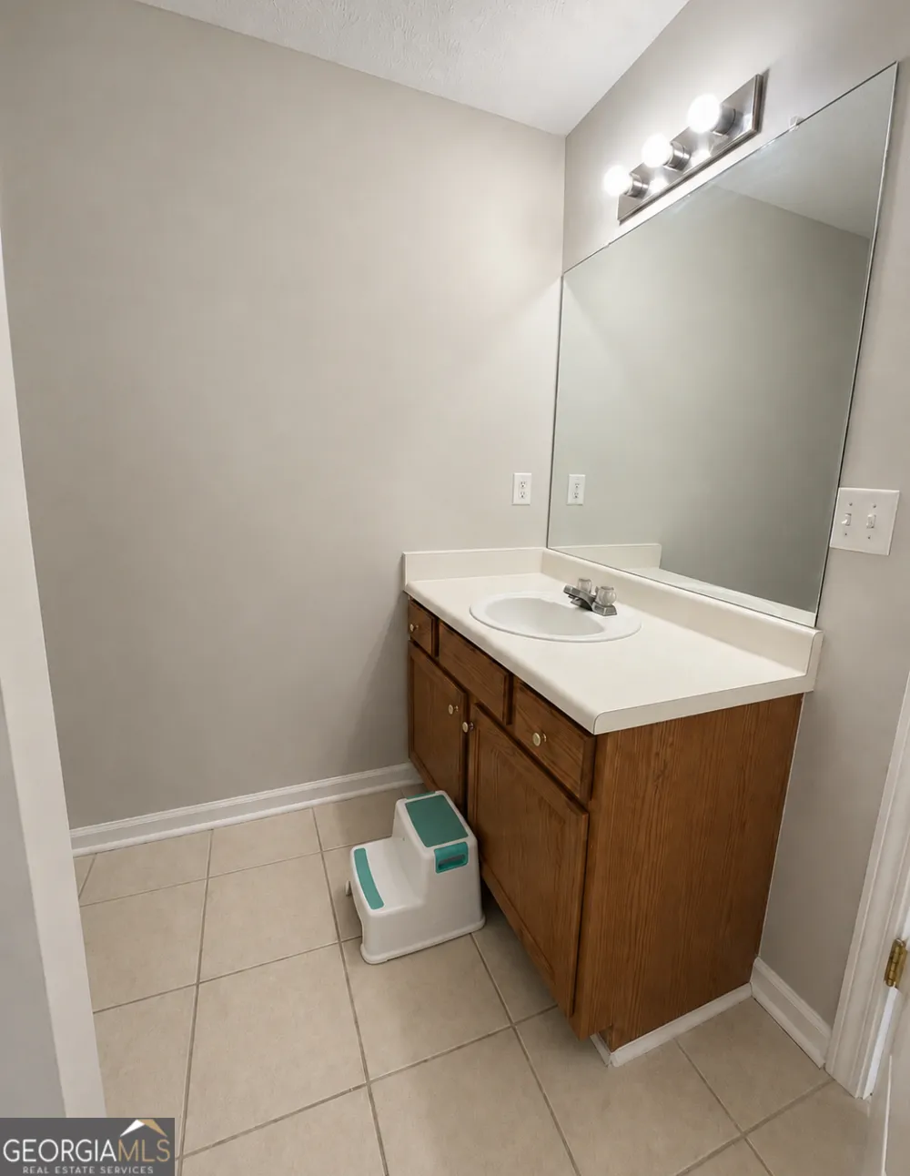 828 Tradd CT Stone Mountain, GA 30087