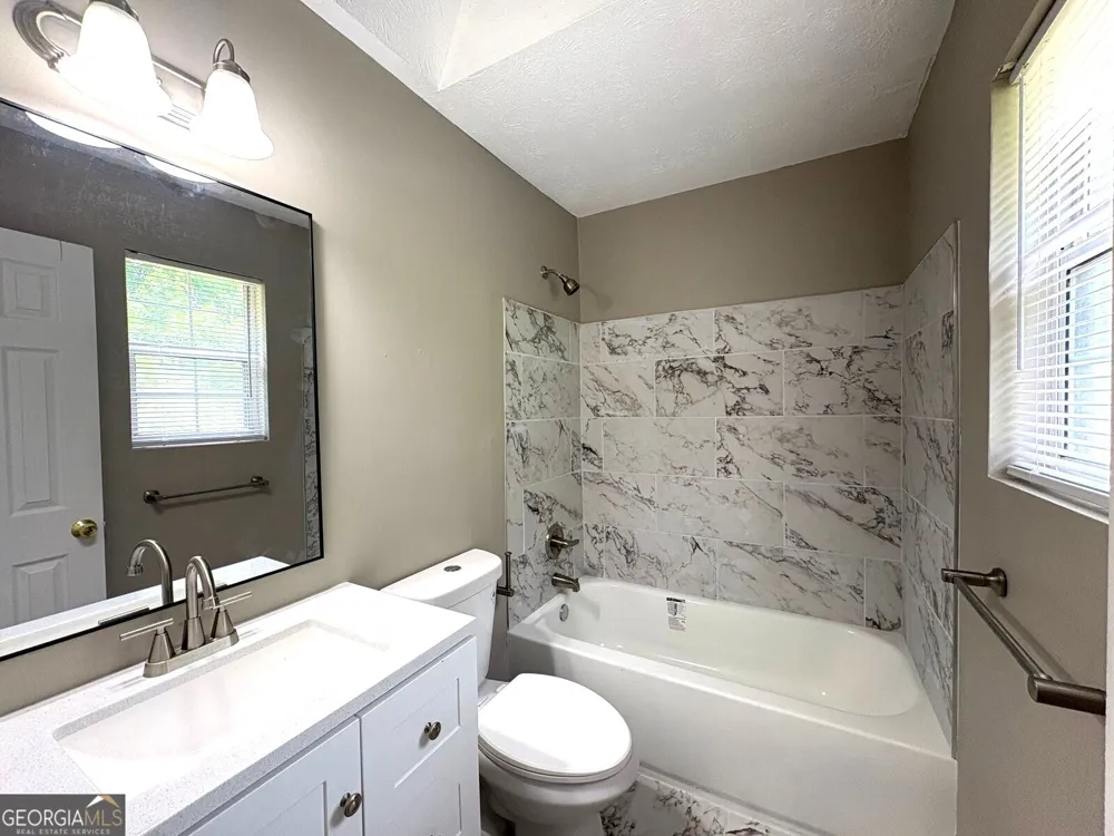 1990 Lown Farm LN Lithonia, GA 30058