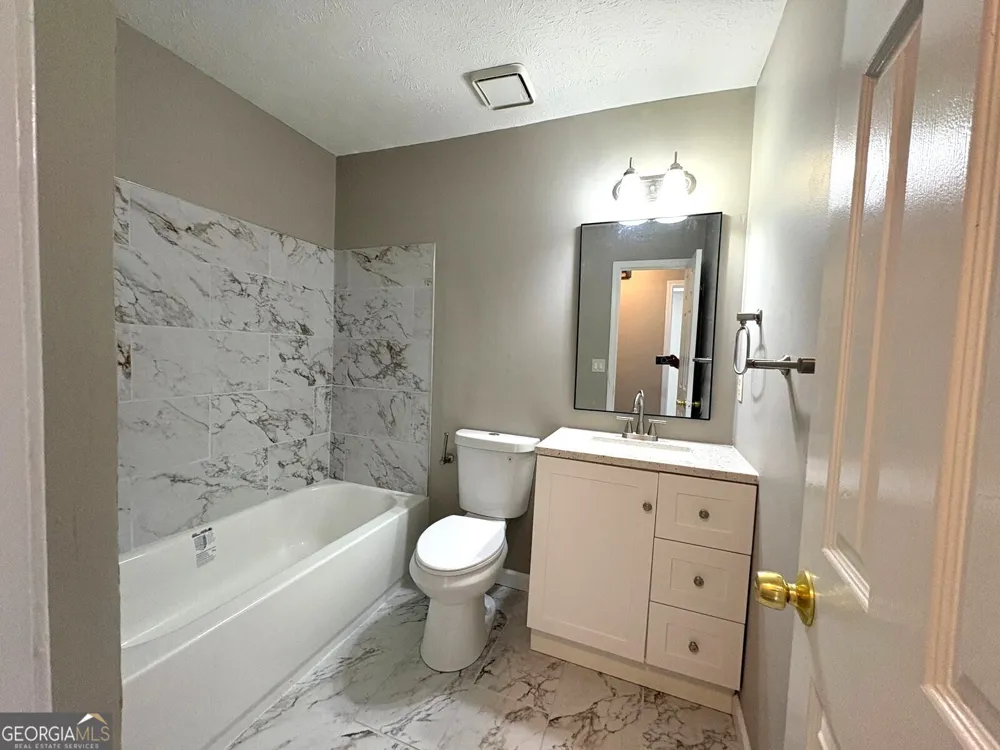 1990 Lown Farm LN Lithonia, GA 30058