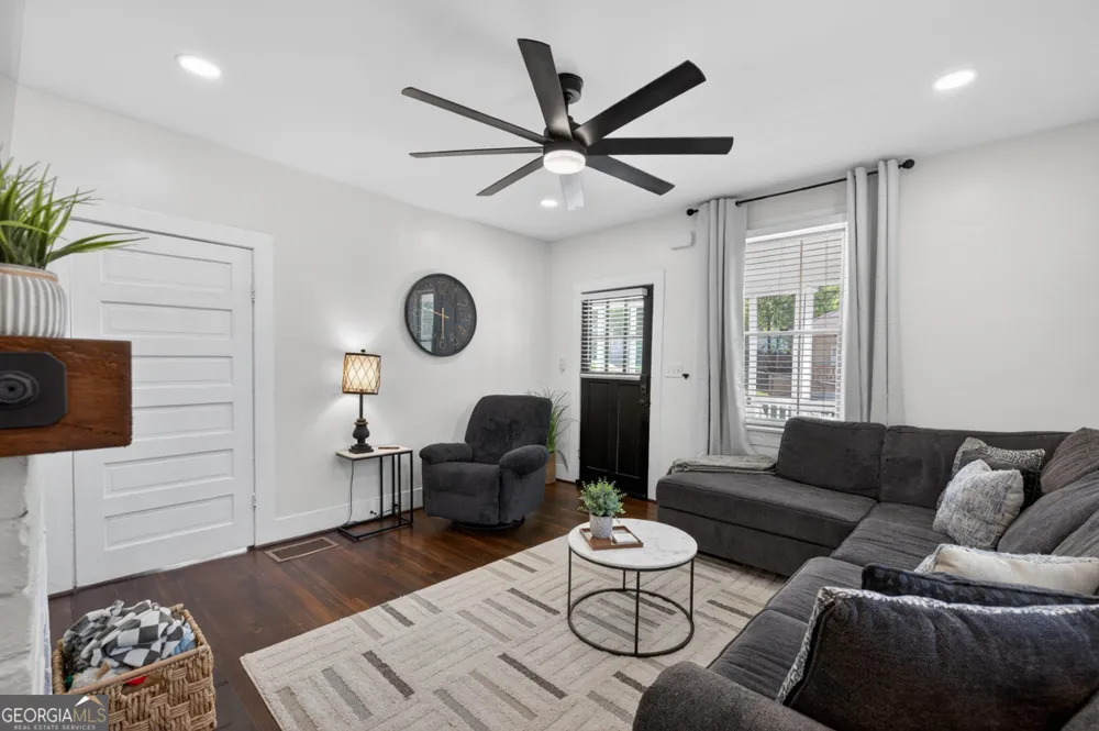 37 Poplar ST Covington, GA 30014