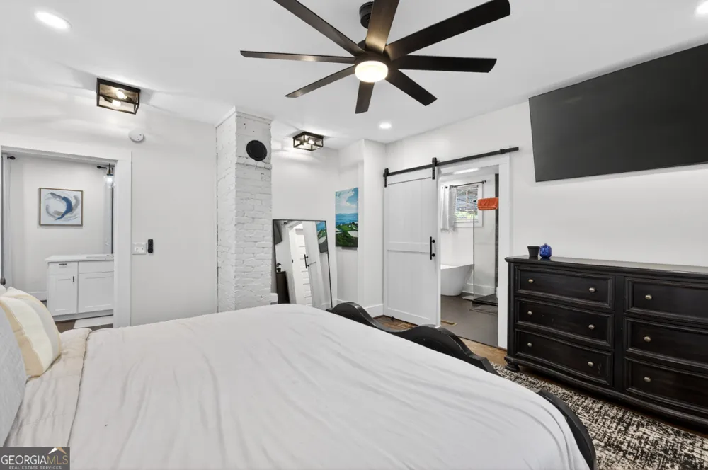 37 Poplar ST Covington, GA 30014