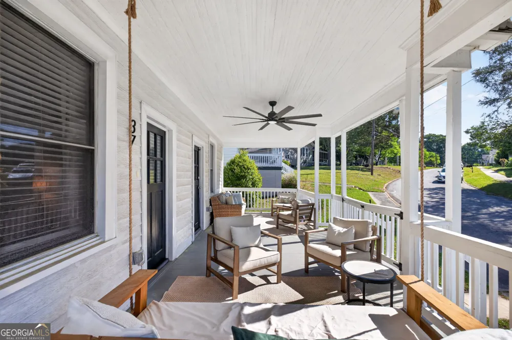 37 Poplar ST Covington, GA 30014