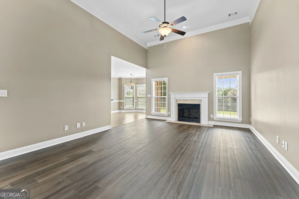102 Rosemary CT Warner Robins, GA 31088