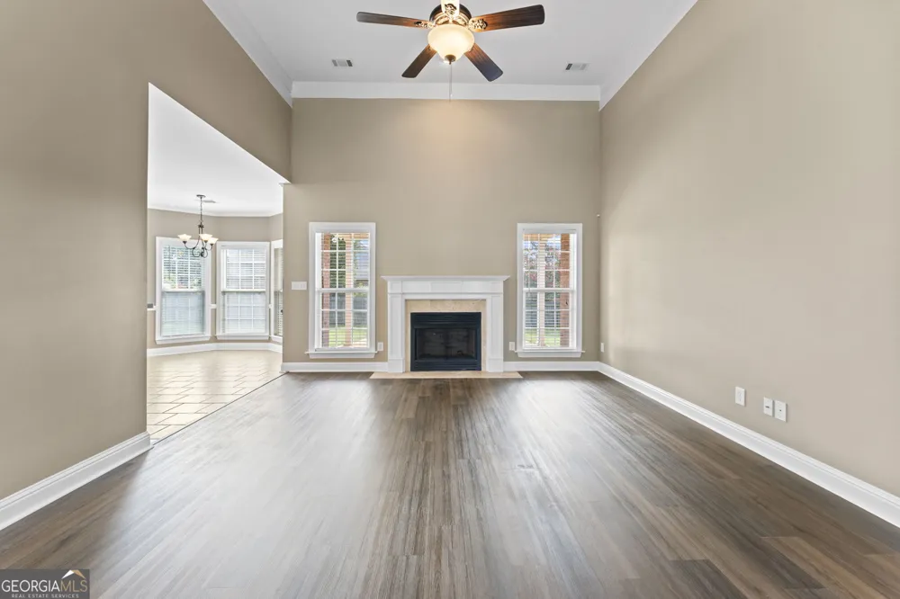 102 Rosemary CT Warner Robins, GA 31088