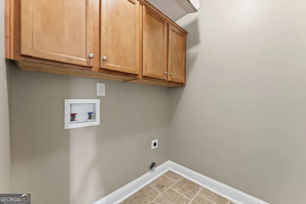 102 Rosemary CT Warner Robins, GA 31088