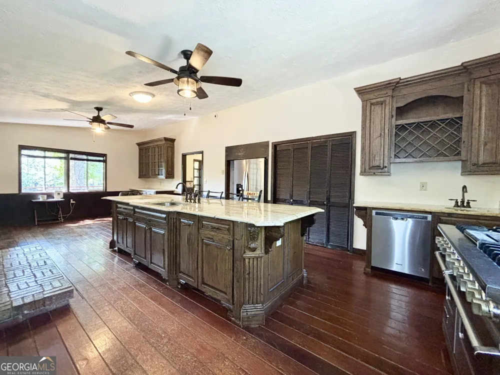 557 Benttree CIR Toccoa, GA 30577