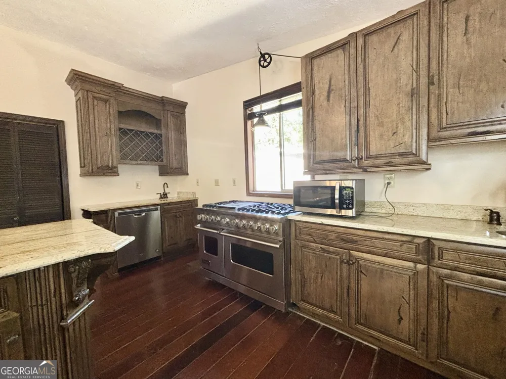 557 Benttree CIR Toccoa, GA 30577