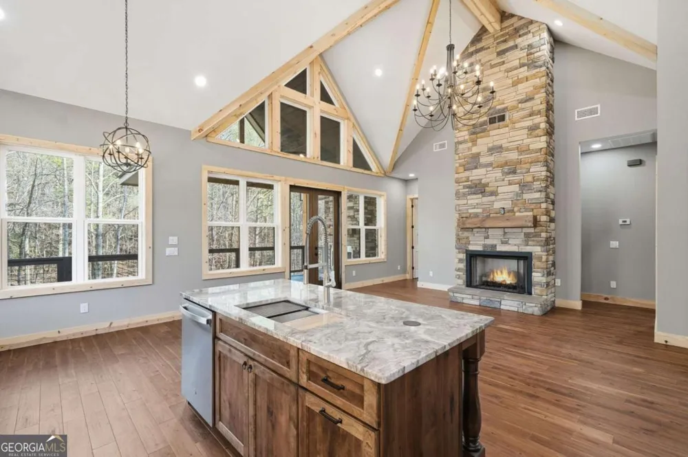 677 Catawba CIR Ellijay, GA 30540