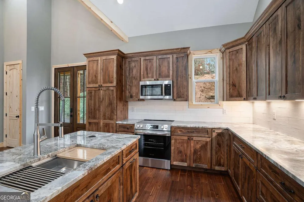 677 Catawba CIR Ellijay, GA 30540