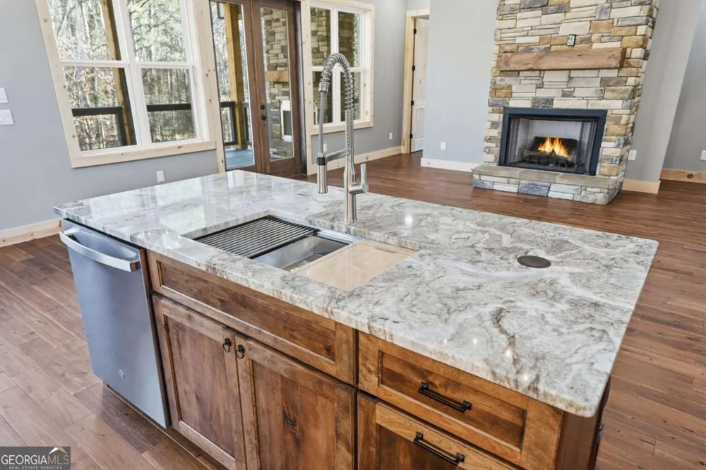 677 Catawba CIR Ellijay, GA 30540