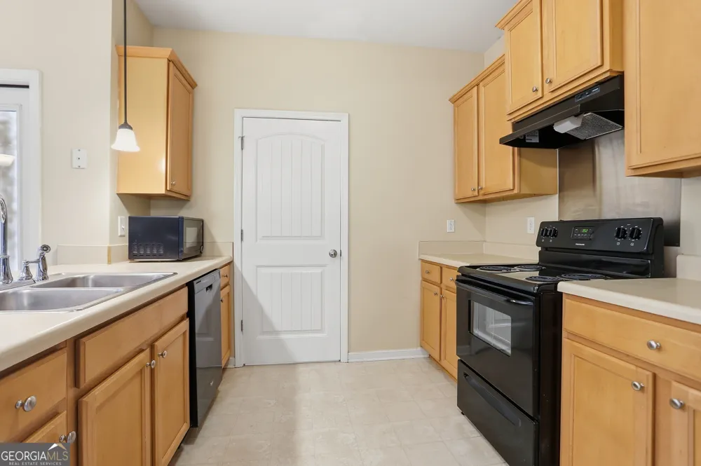16 Thomas CT NW Cartersville, GA 30121
