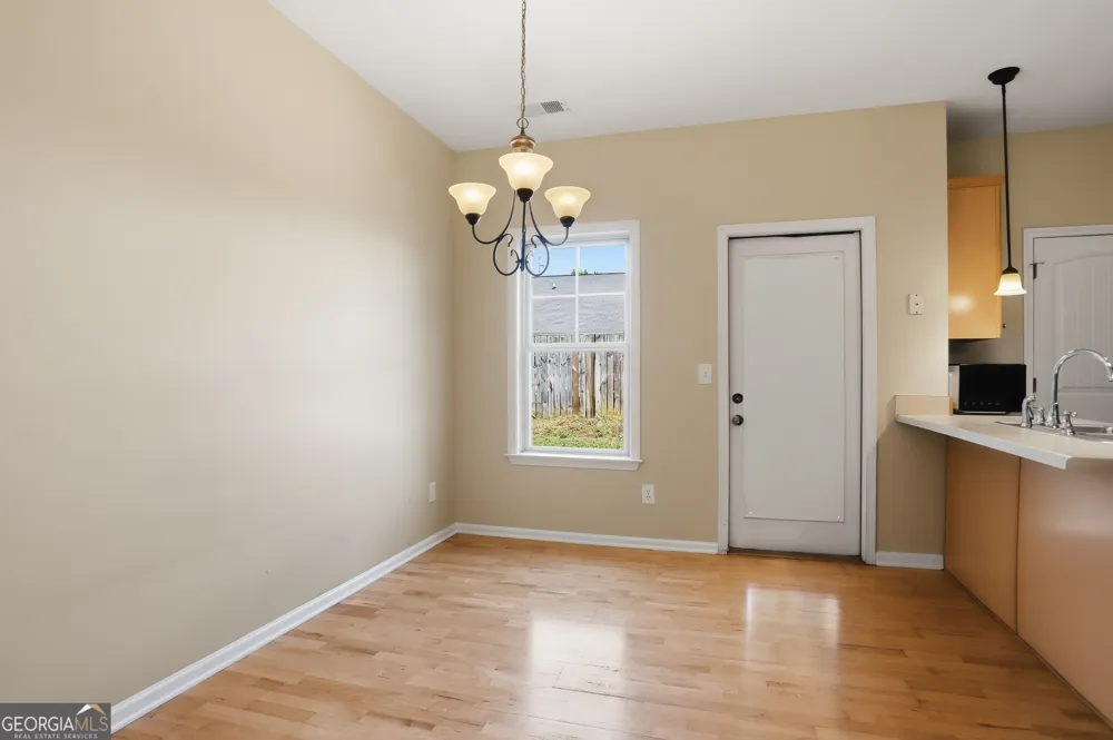 16 Thomas CT NW Cartersville, GA 30121