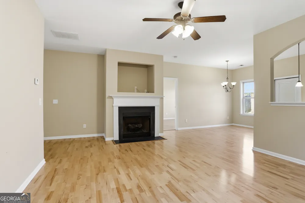 16 Thomas CT NW Cartersville, GA 30121