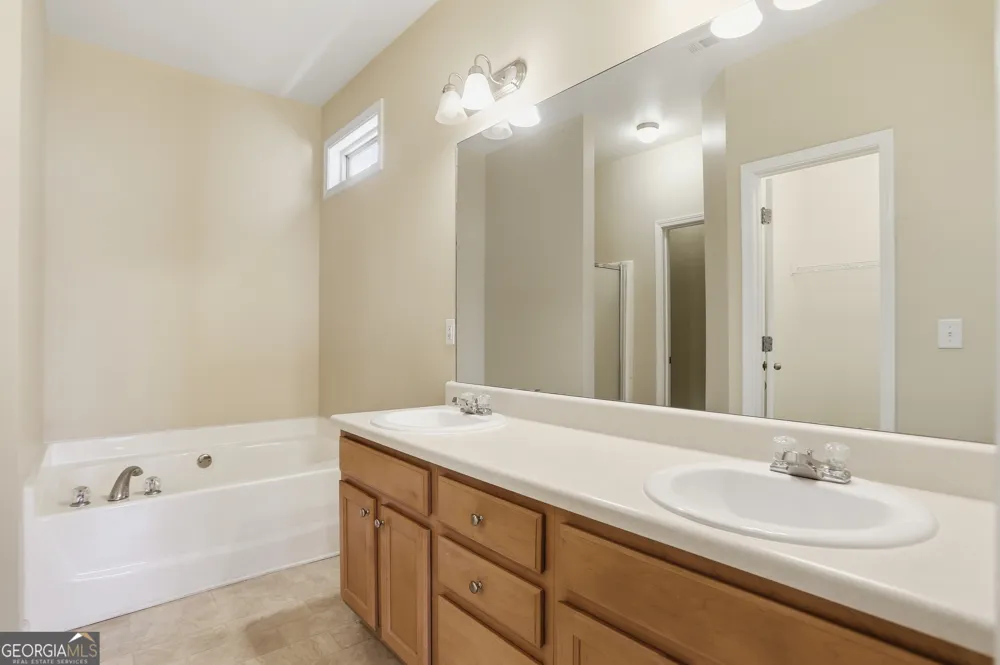 16 Thomas CT NW Cartersville, GA 30121