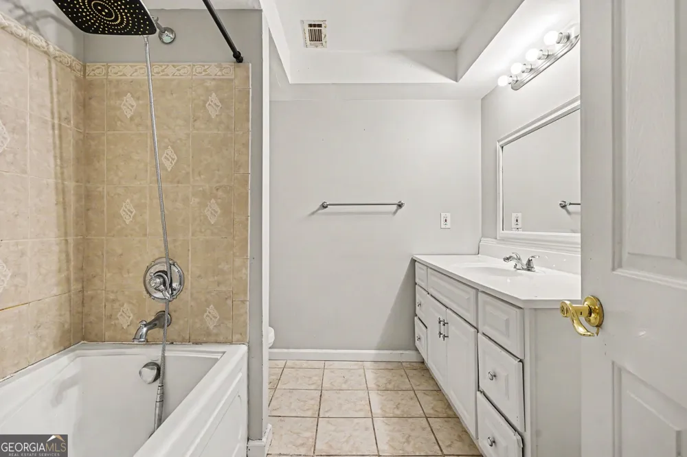 2642 Ambria DR Buford, GA 30519