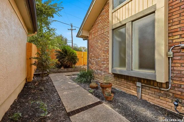 2806 Squaw Creek Dr San Antonio, TX 78230