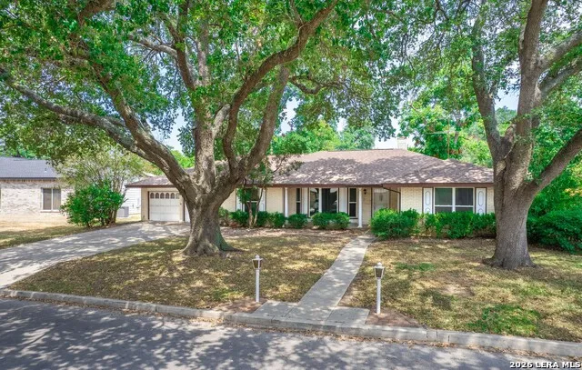 621 Balfour Dr Windcrest, TX 78239