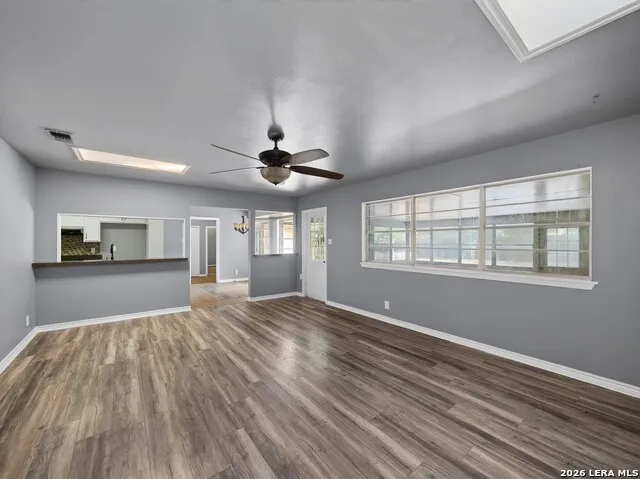 621 Balfour Dr Windcrest, TX 78239